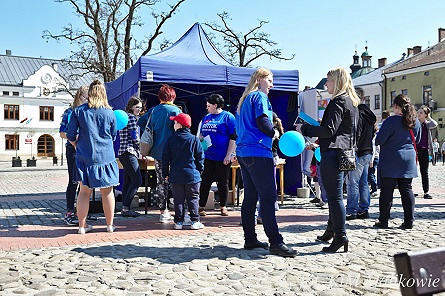 Obchody Dnia Świadomości Autyzmu w Krośnie - zdjęcie w treści 