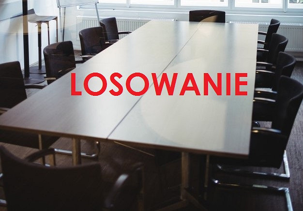 Losowanie kandydatów do Krośnieńskiej Rady Seniorów - zdjęcie w treści 