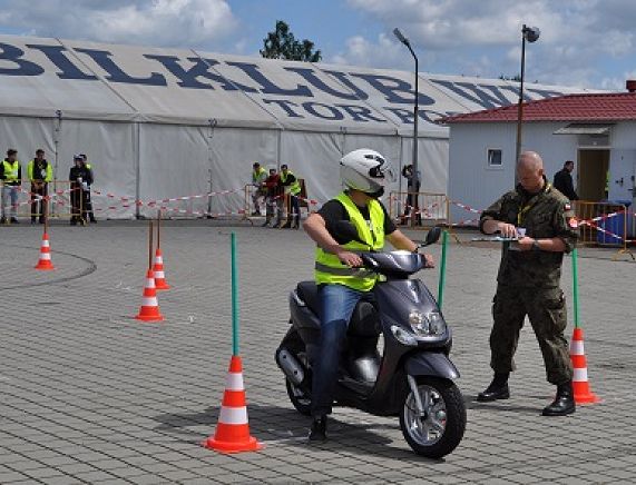 Zdjęcie uczestnika finału krajowego Turnieju Motoryzacyjnego.