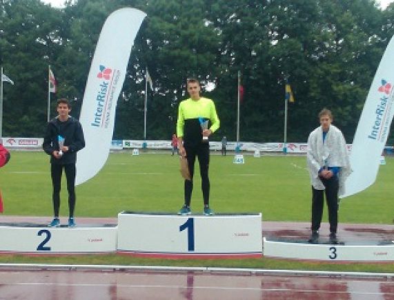 Drużyna KKB MOSIR Krosno na podium zawodów