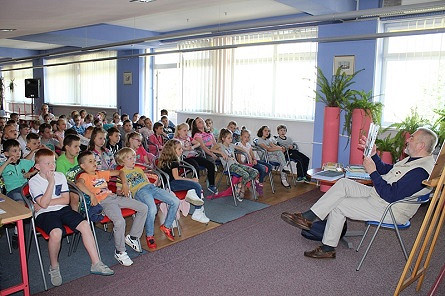 Spotkanie literackie z Marcinem Brykczyńskim w krośnieńskiej KBP - zdjęcie w treści  nr 1