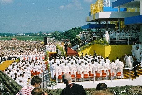 WYSTAWA FOTOGRAFII Z OKAZJI XX. ROCZNICY POBYTU ŚW. JANA PAWŁA II W KROŚNIE - zdjęcie w treści  nr 1