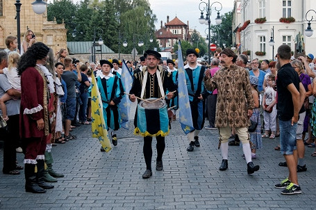 UWAGA KONKURS! Król Jan Kazimierz zawita do Krosna, przygotuj najciekawszy strój i wygraj nagrody - zdjęcie w treści 