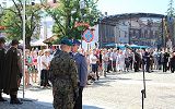 15 sierpnia - składanie kwiatów przez władze miasta krosna pod pomnikiem zołnierzy Wojska Polskiego