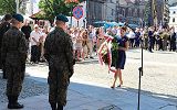 15 sierpnia - składanie kwiatów przez władze miasta krosna pod pomnikiem zołnierzy Wojska Polskiego