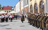 15 sierpnia - składanie kwiatów przez władze miasta krosna pod pomnikiem zołnierzy Wojska Polskiego