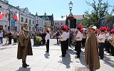 15 sierpnia - składanie kwiatów przez władze miasta krosna pod pomnikiem zołnierzy Wojska Polskiego