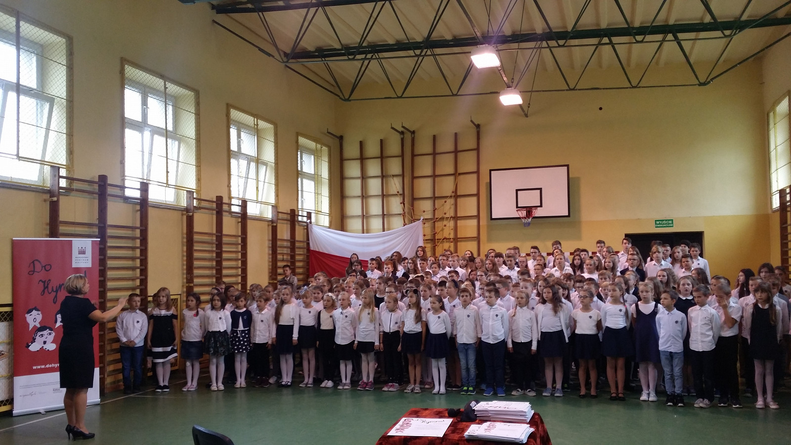 Uczniowie krośnieńskiej „Ósemki” w Ogólnopolskim Konkursie „Do Hymnu” - zdjęcie w treści 