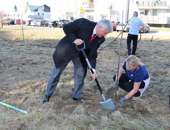 "100 drzew na 100-lecie odzyskania niepodległości przez Polskę" rośnie już w Krośnie