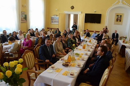 Nagrody dla nauczycieli z okazji Dnia Edukacji Narodowej - zdjęcie w treści 