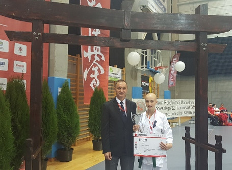 Oliwia Krupa Mistrzynią Polski Juniorów Młodszych Kyokushin Karate - zdjęcie w treści 