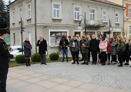 Uczniowie Szkoły Naftowej na szlaku Krosno ku Niepodległej - zdjęcie w treści  nr 3