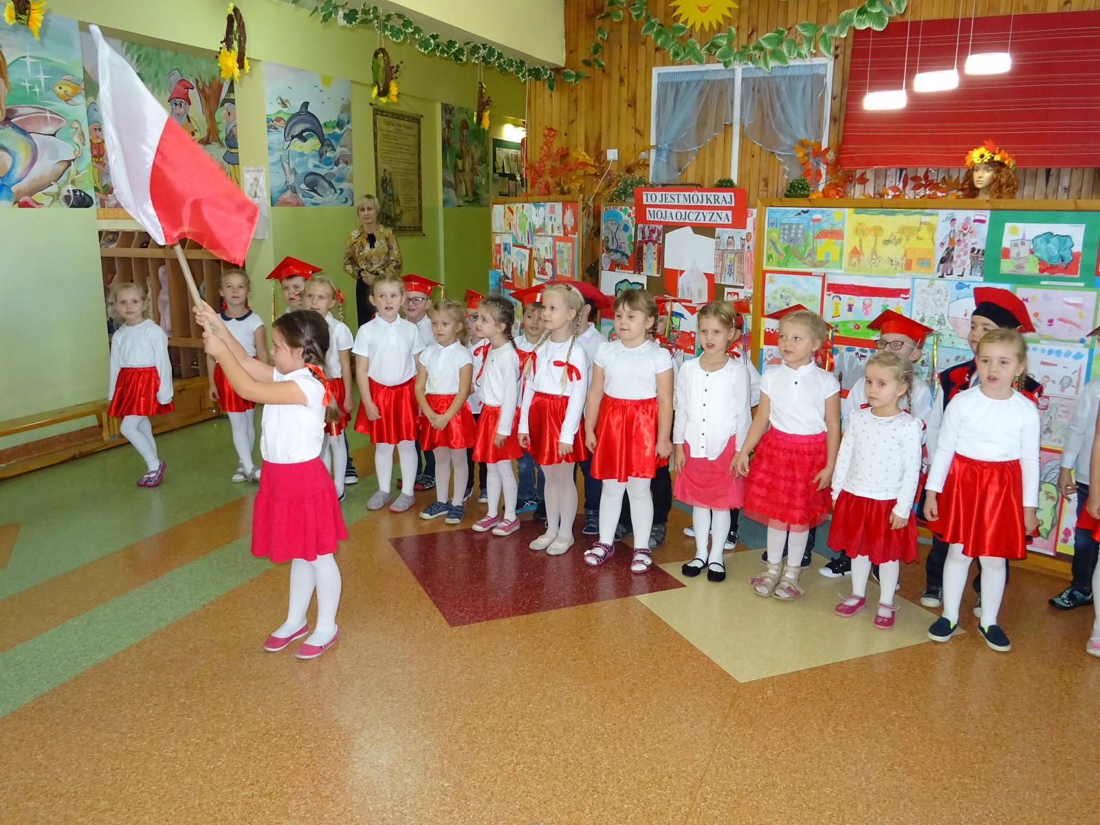 „Przedszkolaki pamiętają, całe Krosno i Polskę pozdrawiają” - zdjęcie w treści 