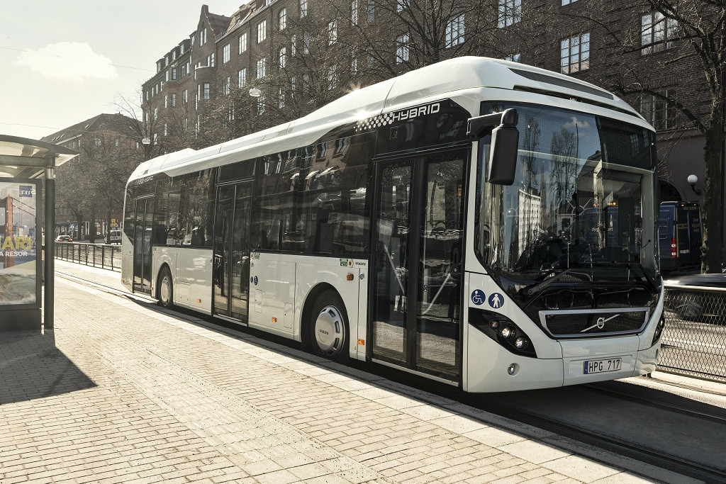 Podpisano umowy na dostawę nowych autobusów: hybrydowych Volvo i niskoemisyjnych Autosanów - zdjęcie w treści  nr 2