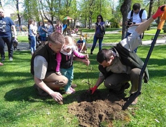 Krosno Wiosną - wspólne sadzenie kwiatów