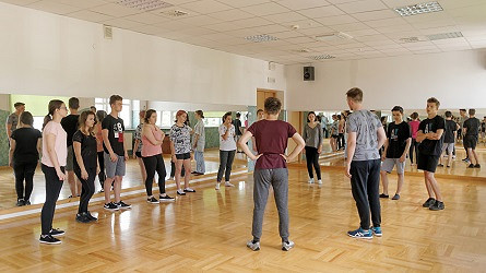 WAKACYJNE WARSZTATY TEATRALNE W REGIONALNYM CENTRUM KULTUR POGRANICZA - zdjęcie w treści  nr 1