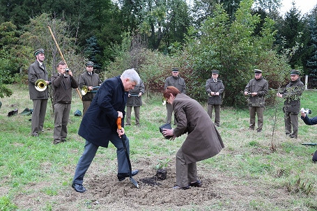 Święto Lasu w Krośnie. Dąb Bartek rośnie w naszym mieście - zdjęcie w treści  nr 1