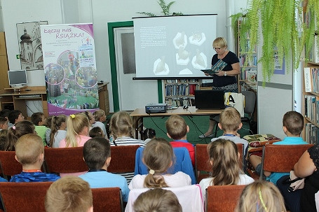 „Nie umiem zmyślać…” - spotkanie z Barbarą Gawryluk w Krośnieńskiej Bibliotece Publicznej - zdjęcie w treści  nr 1