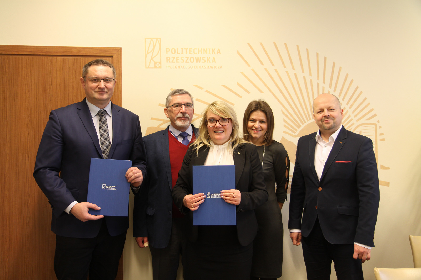 Zespół Szkół Ponadgimnazjalnych Nr 4 i Politechnika Rzeszowska podpisały porozumienie o współpracy - zdjęcie w treści 