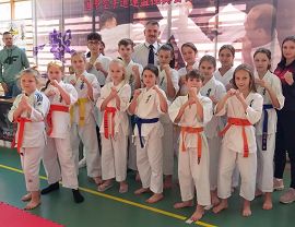Zawodnicy Krośnieńskiego Klubu Kyokushin Karate na turnieju w Płoskiem