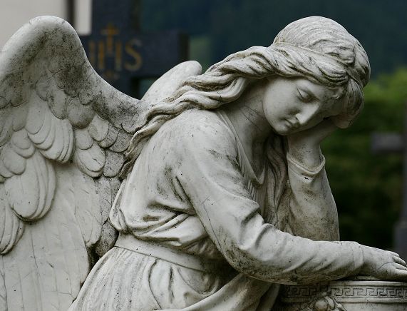 Figura nagrobna - anioł