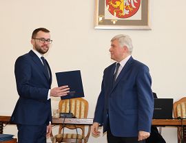 Paweł Kuffner, Członek Zarządu KRP Sp. z o.o. odbiera akt powołania do Krośnieńskiej Rady Biznesu.