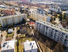 Bloki mieszkalne w Krośnie przy ul. Wieniawskiego z lotu ptaka