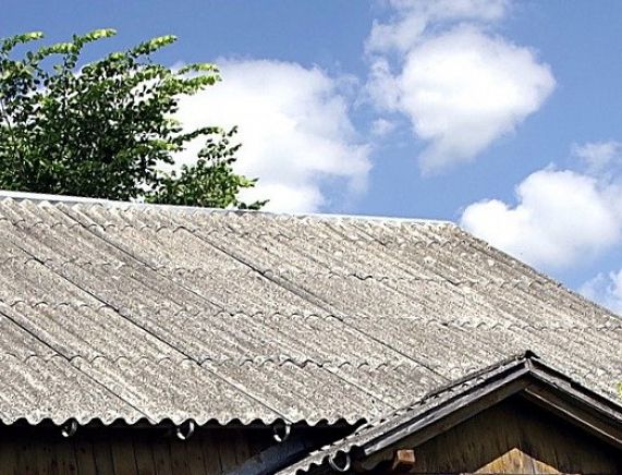 Dach pokryty z eternitem