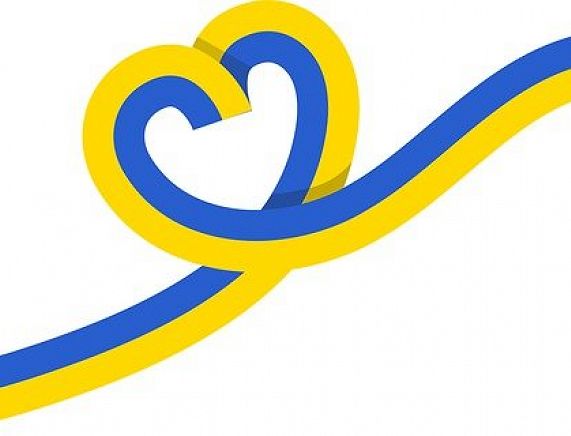 Wstążka w kolorach niebieskim i żółtym układająca się w kształt serca - fot. pixabay