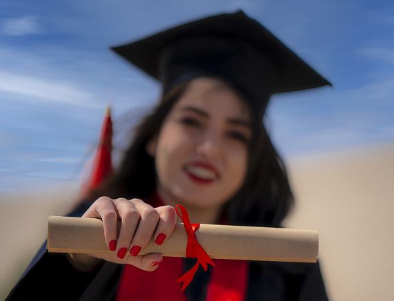 graduate-g2c95cfe76_1920.jpg
