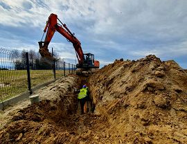 Roboty ziemne przy budowie kolektora sanitarnego (2).jpg
