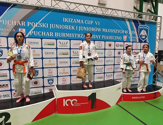 Krośnieńskie judoczki na zawodach w Piasecznie