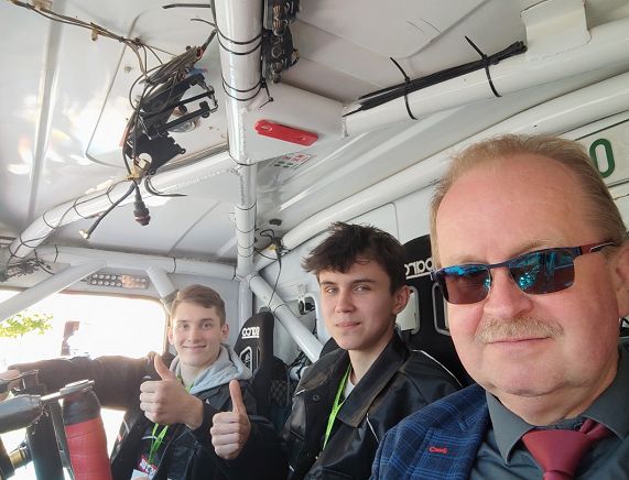 Uczniowie krośnieńskiego Maechanika w czasie zmagań konkursowych