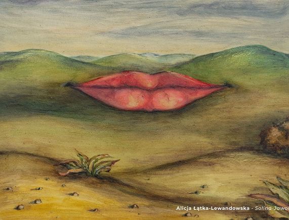 Alicja Łątka-Lewandowska, Solina - Jawor - praca malarska - czerwone usta wpisane w pagórkowaty krajobraz
