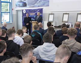 Uroczystość wręczenia tytułu Samochodowej Szkoły Roku krośnieńskiemu Mechanikowi (14).jpg