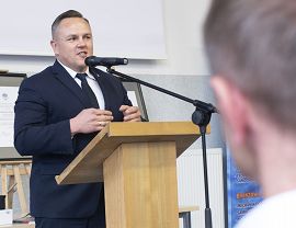 Uroczystość wręczenia tytułu Samochodowej Szkoły Roku krośnieńskiemu Mechanikowi (16).jpg