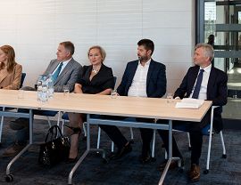 Zdjęcie przedstawia uczestników posiedzenia Krośnieńskiej Rady Biznesu w dniu 6 września 2023 r.