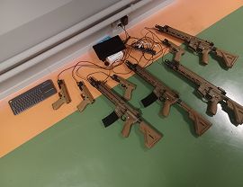 Zdjęcie replik pistoletów i karabinów