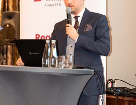 Michał Mścichowski z AXELO Dotacje podczas prezentacji