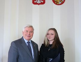 Prezydent Piotr Przytocki z Julią Durał (2)