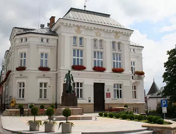 Budynek Urzędu Miasta Krosna przy u. Staszica 2 - Siedziba Rady Miasta Krosna