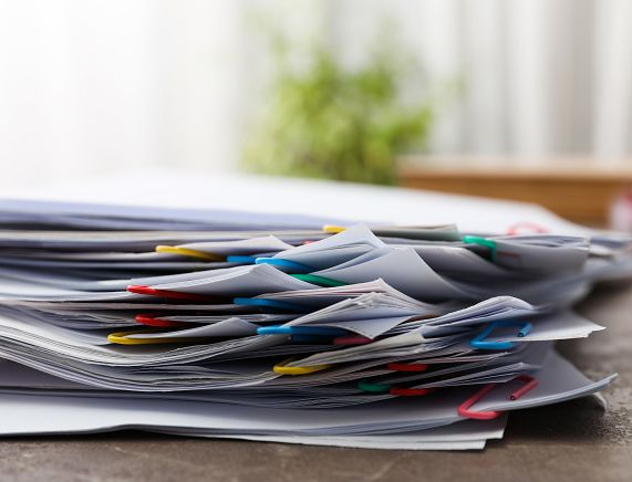 Freepik. Kartki papieru dokumenty