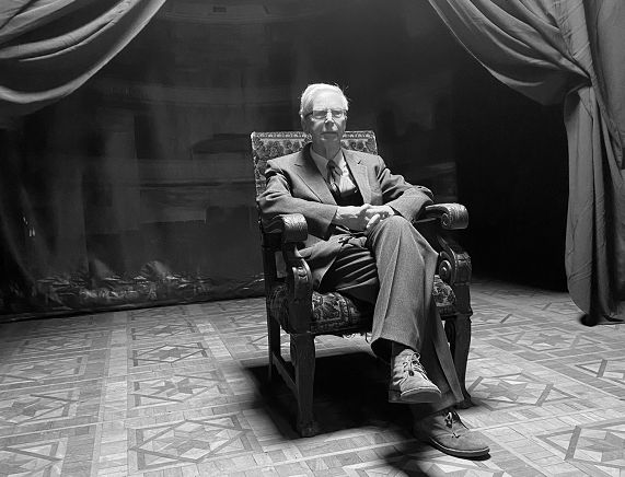 Jan-Tysson_szary.jpg