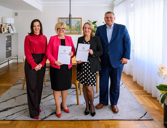 Podpisanie umowy Wojewoda i miasto Krosno
