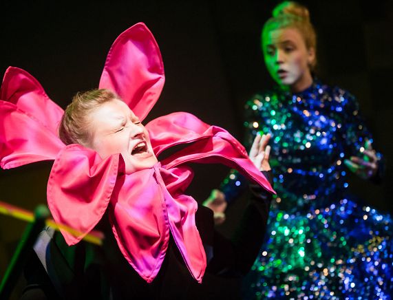 Alicja po drugiej stronie lustra, Teatr PAPAHEMA, fot. Katarzyna Chmura (3)