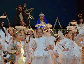 „Głos wdzięczny z nieba wychodzi" - widowisko jasełkowe w Miejskim Zespole Szkół Nr 7 w Krośnie