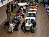 Młodzieżowe innowacje w Krośnie. Podsumowanie mini-hackathonu „Poznaj dotacje na innowacje”