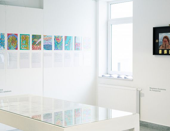 1. A.tystki w trasie, Galeria Epizod, Toruń 2024, widok wystawy, fot. Yuliia Andriichuk.jpg