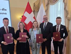 Krosno z dofinansowaniem z Funduszy Szwajcarskich - podpisanie umowy.jpg